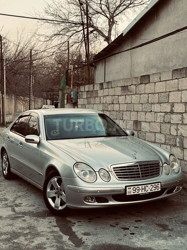 Mercedes E 220-1