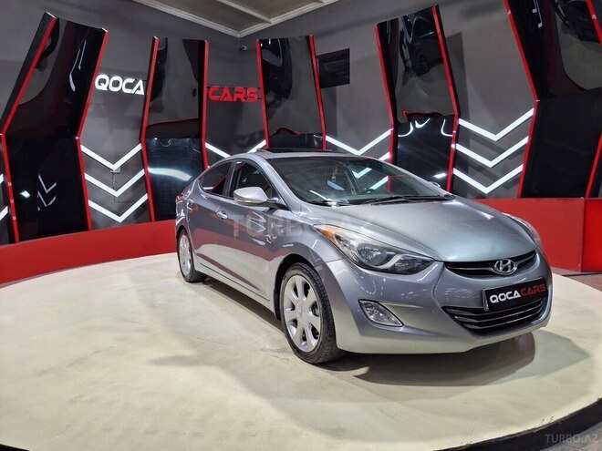 Hyundai Elantra-2