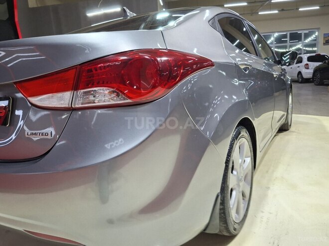 Hyundai Elantra-6