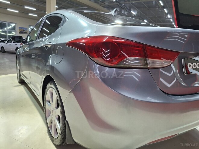 Hyundai Elantra-5