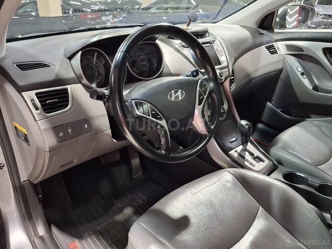 Hyundai Elantra-9