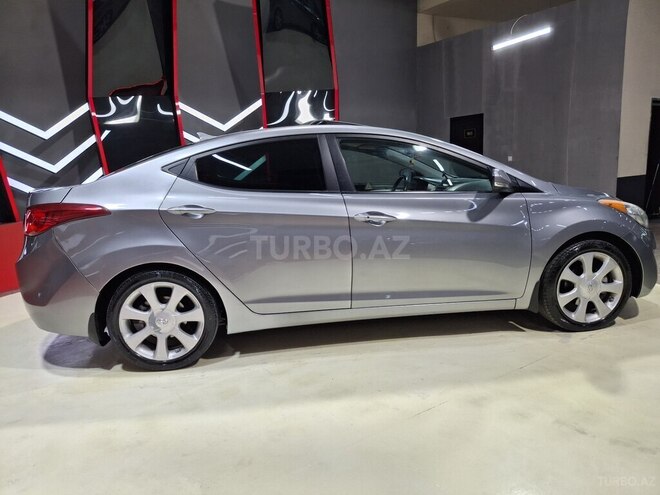 Hyundai Elantra-7