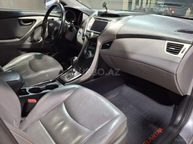 Hyundai Elantra-10