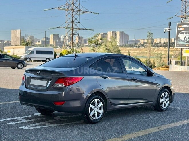 Hyundai Accent-6