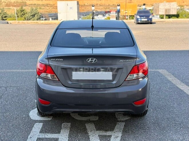 Hyundai Accent-7