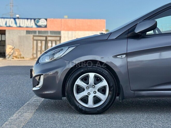 Hyundai Accent-3