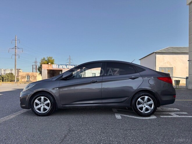 Hyundai Accent-4