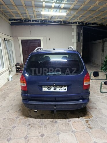Opel Zafira-10