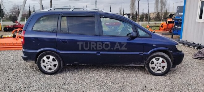 Opel Zafira-5