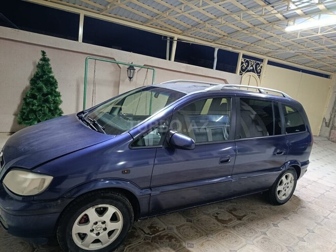 Opel Zafira-8