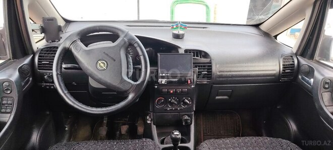 Opel Zafira-12