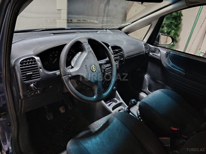Opel Zafira-11