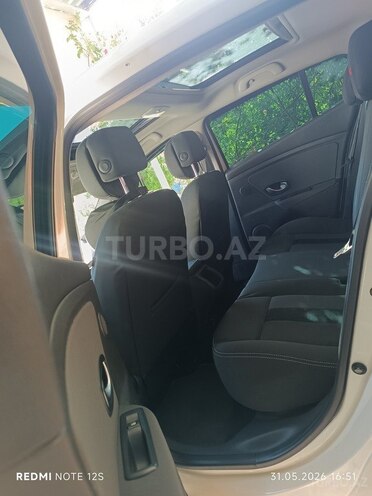 Renault Megane-11