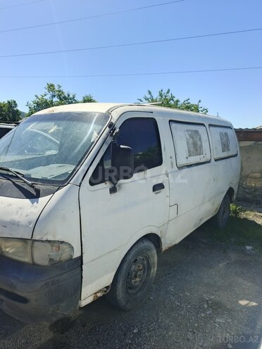 Kia Pregio-2