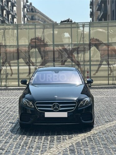 Mercedes E 300 4MATIC-2