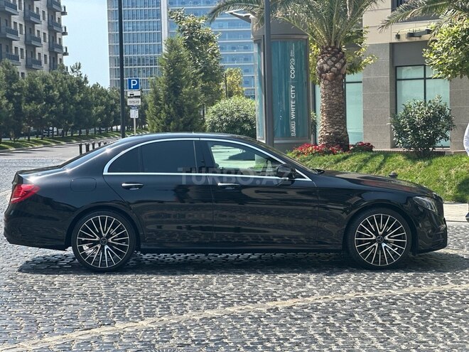 Mercedes E 300 4MATIC-5