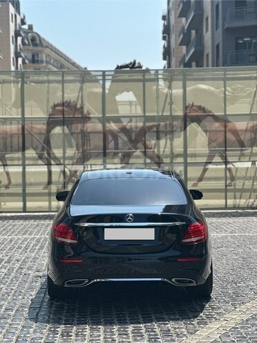 Mercedes E 300 4MATIC-6