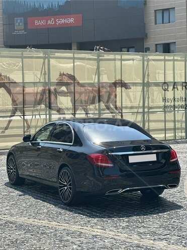 Mercedes E 300 4MATIC-7
