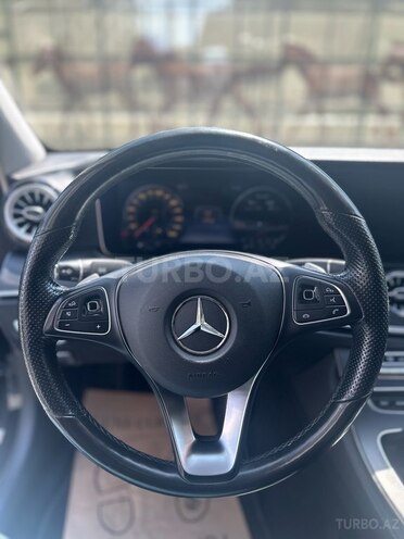 Mercedes E 300 4MATIC-13