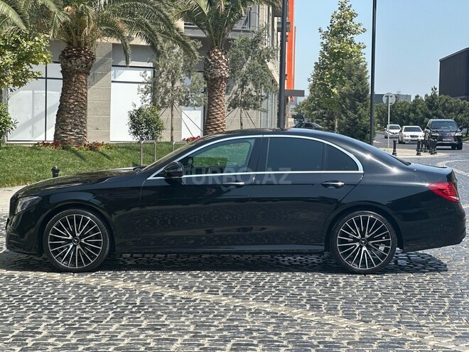 Mercedes E 300 4MATIC-4