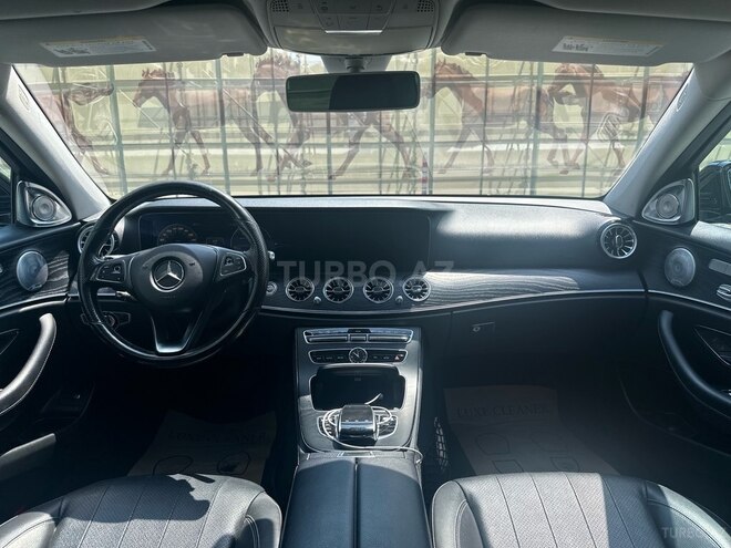 Mercedes E 300 4MATIC-9