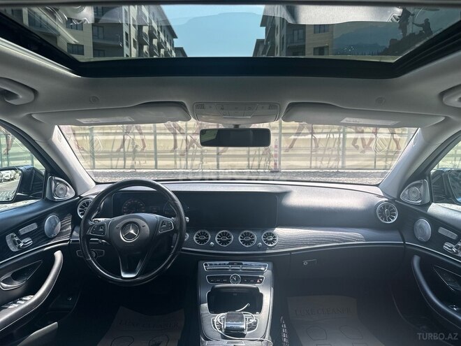 Mercedes E 300 4MATIC-10
