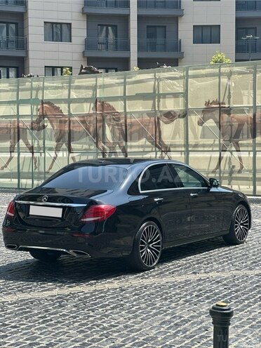 Mercedes E 300 4MATIC-8