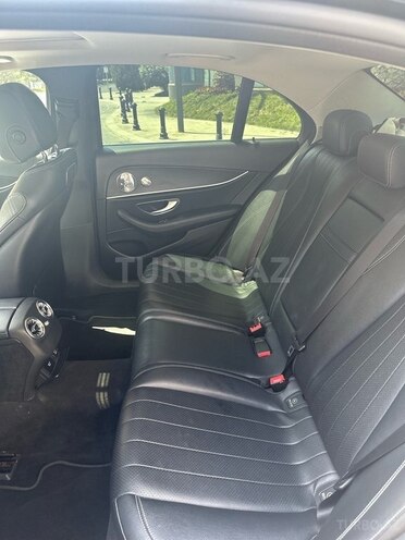 Mercedes E 300 4MATIC-11
