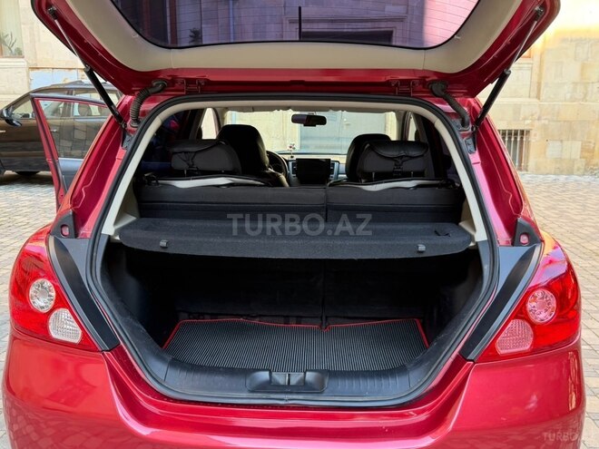 Nissan Tiida-12