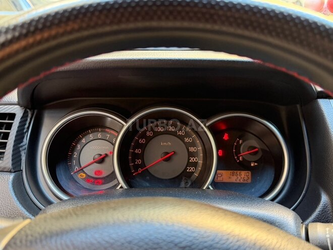 Nissan Tiida-13
