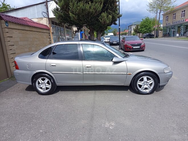 Opel Vectra-4