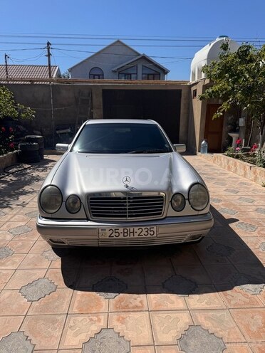 Mercedes E 200-1