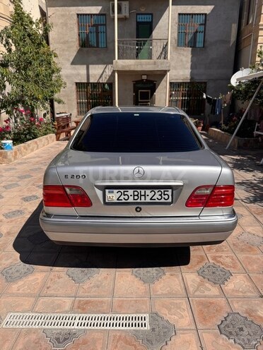 Mercedes E 200-2