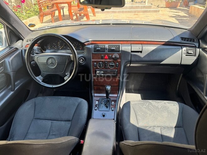 Mercedes E 200-3