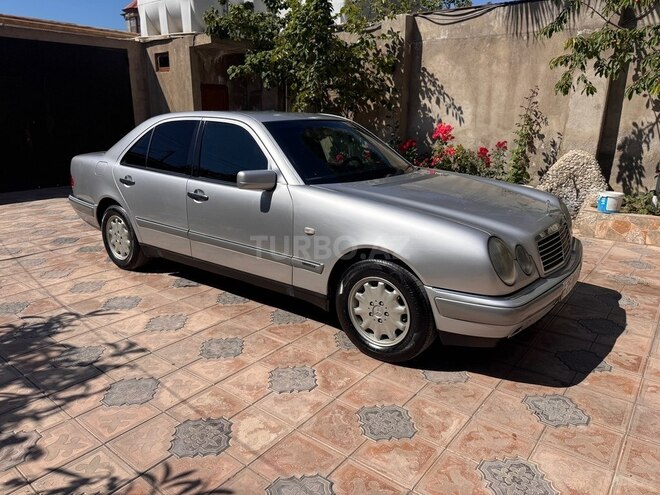 Mercedes E 200-5