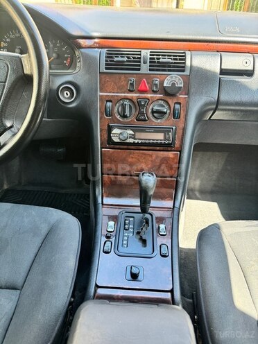 Mercedes E 200-12