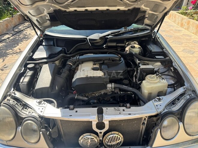 Mercedes E 200-17