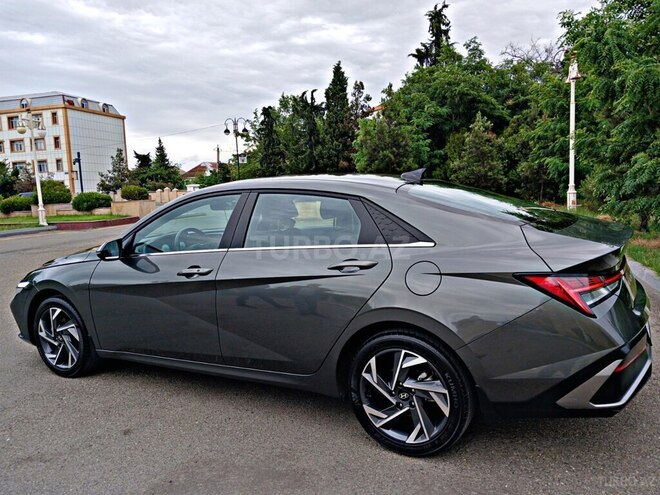 Hyundai Elantra-4