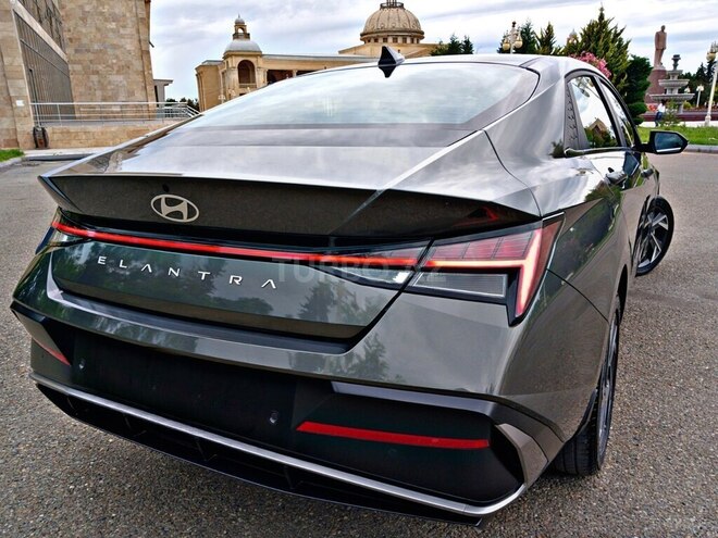 Hyundai Elantra-10