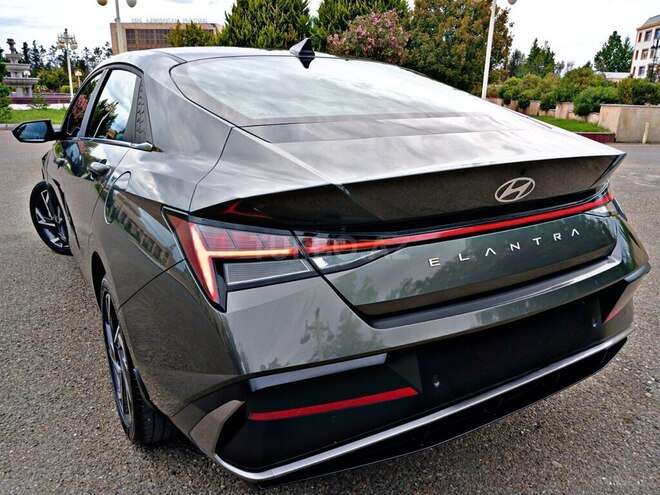 Hyundai Elantra-9