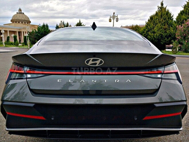 Hyundai Elantra-11