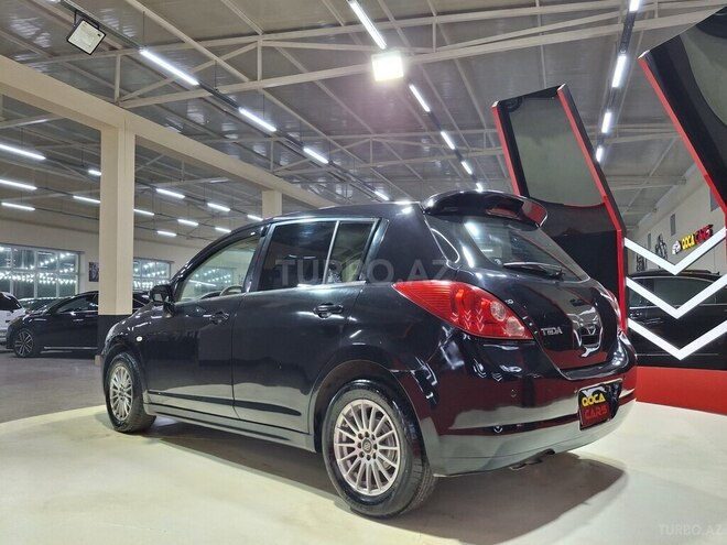 Nissan Tiida-4