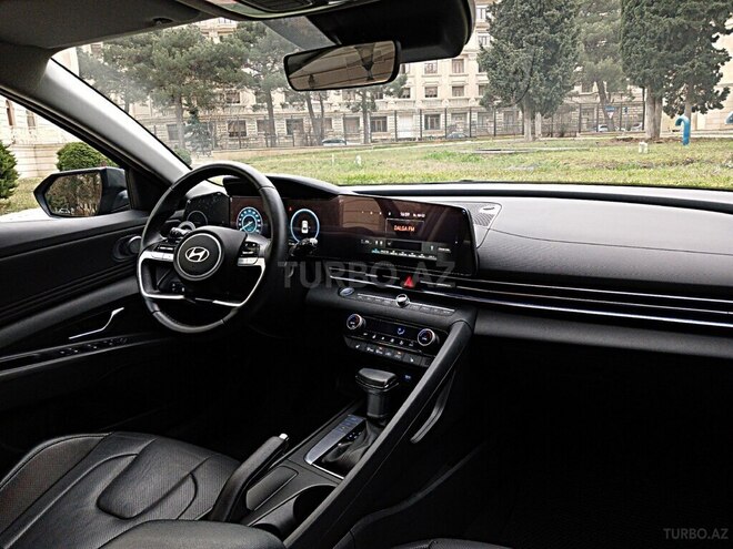 Hyundai Elantra-14