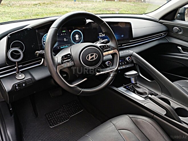 Hyundai Elantra-12