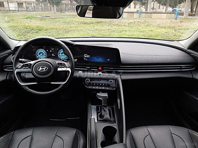 Hyundai Elantra-13