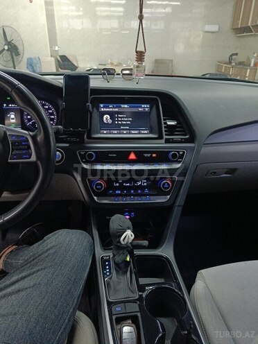 Hyundai Sonata-16