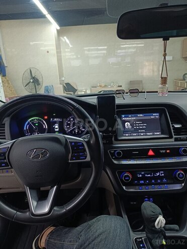 Hyundai Sonata-17