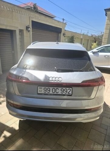 Audi e-tron-2