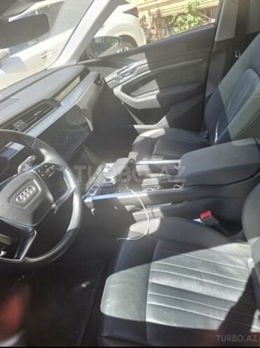 Audi e-tron-3