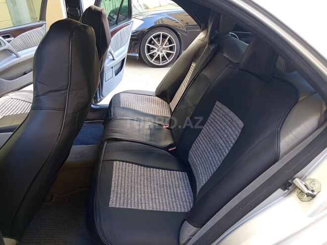 Mercedes E 200-8